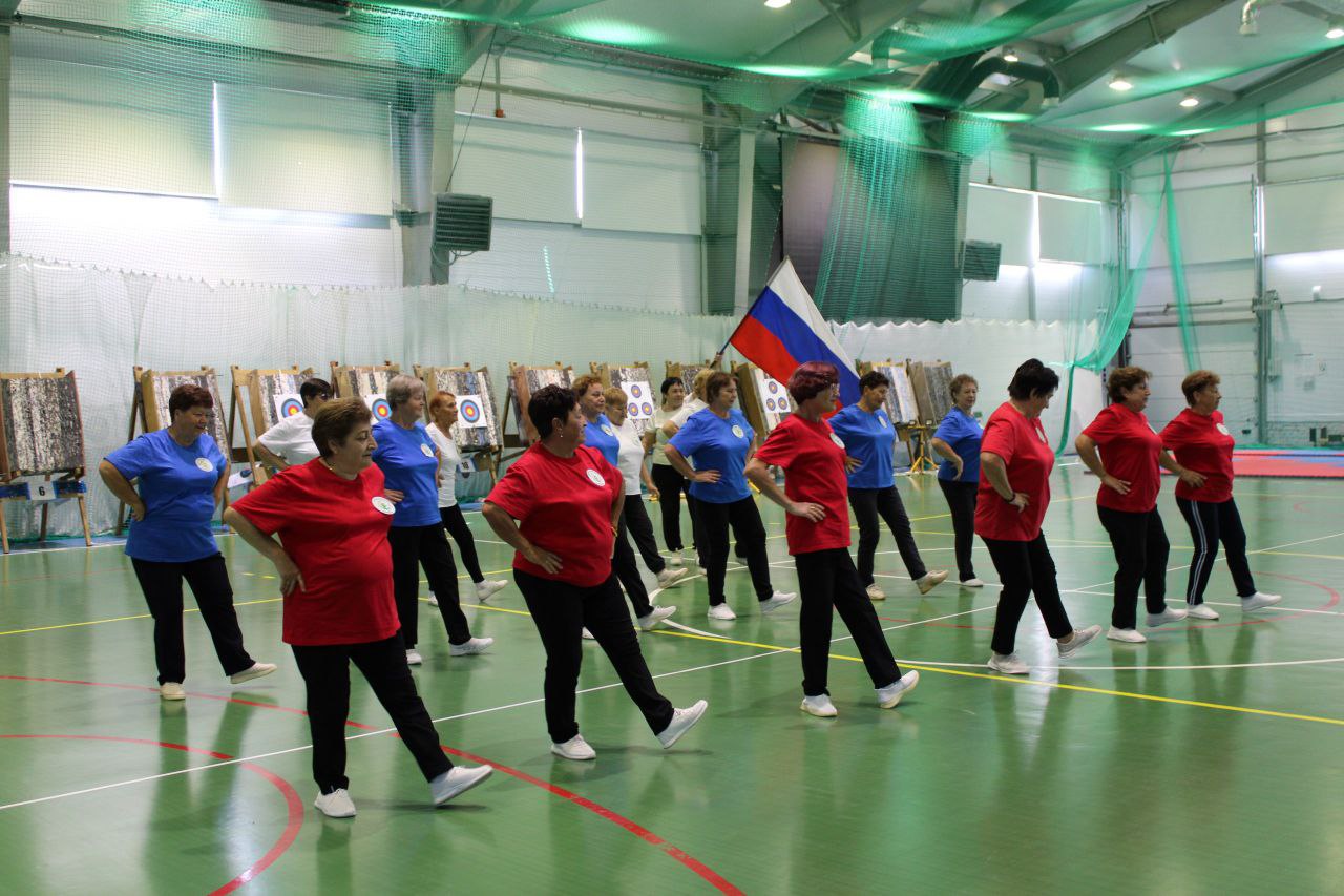 В спортивном комплексе им. Героя Советского Союза Н.З. Попова состоялась межрегиональная спартакиада среди людей старшего возраста «Осенний марафон - 2025», приуроченная к Году защитника Отечества и 80-летию Победы в Великой Отечественной войне.